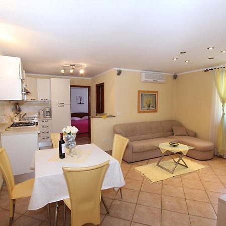 Apartments Pataj Ровин Екстериор снимка