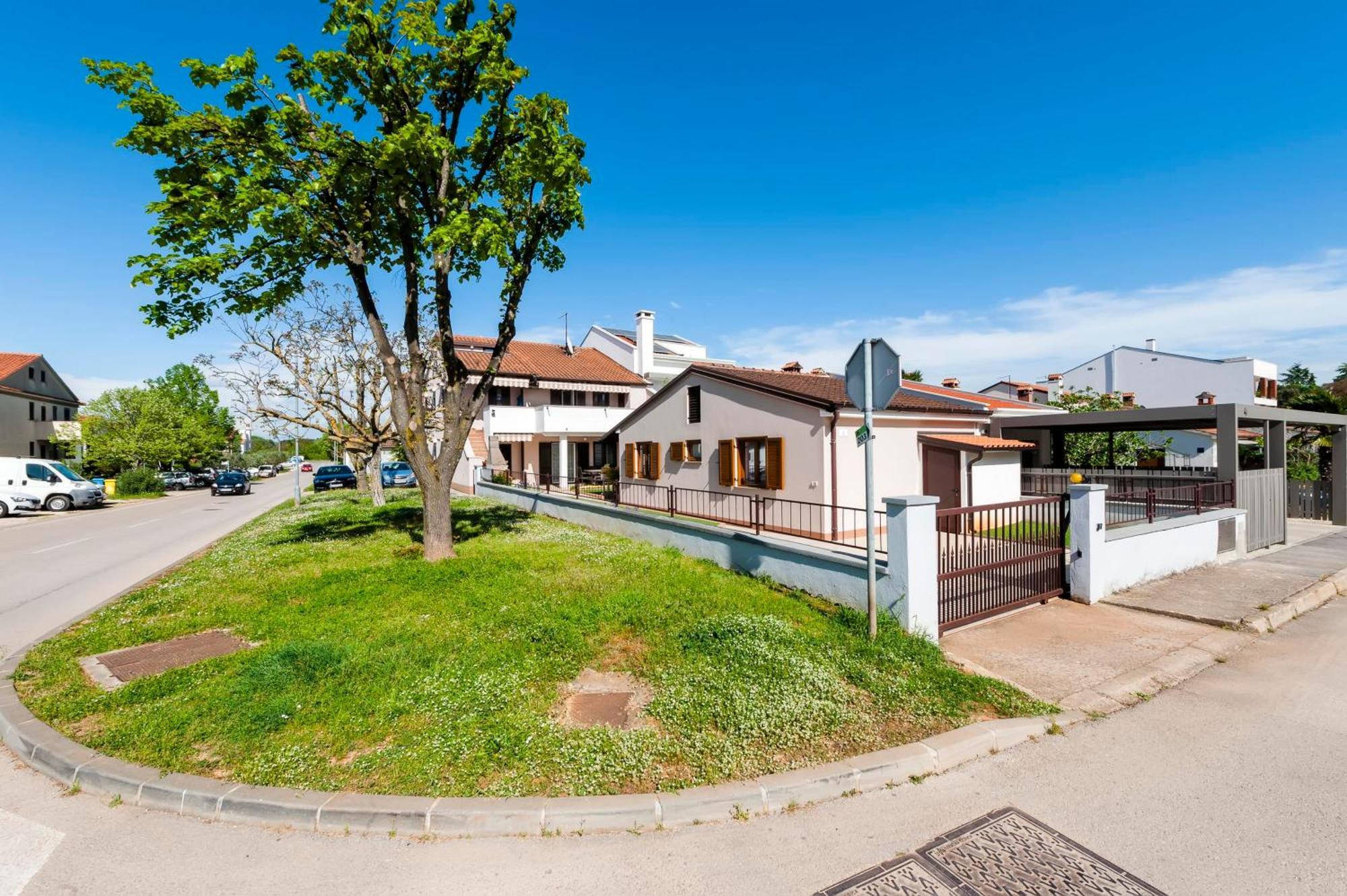 Apartments Pataj Ровин Екстериор снимка