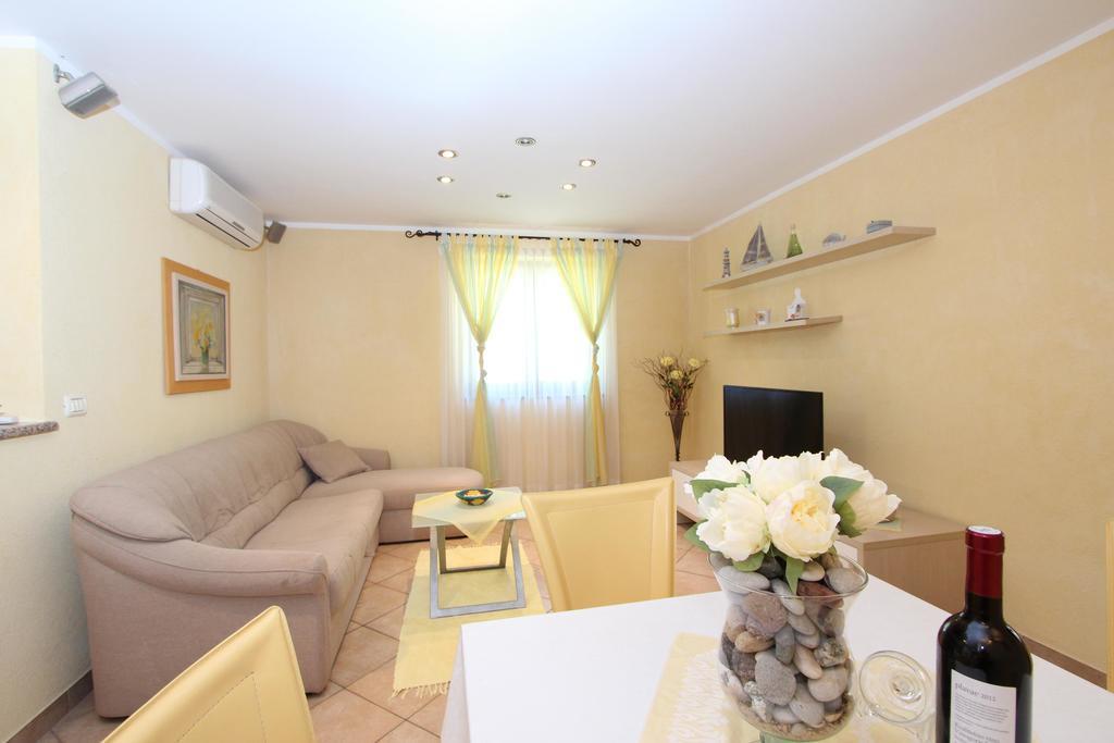 Apartments Pataj Ровин Екстериор снимка