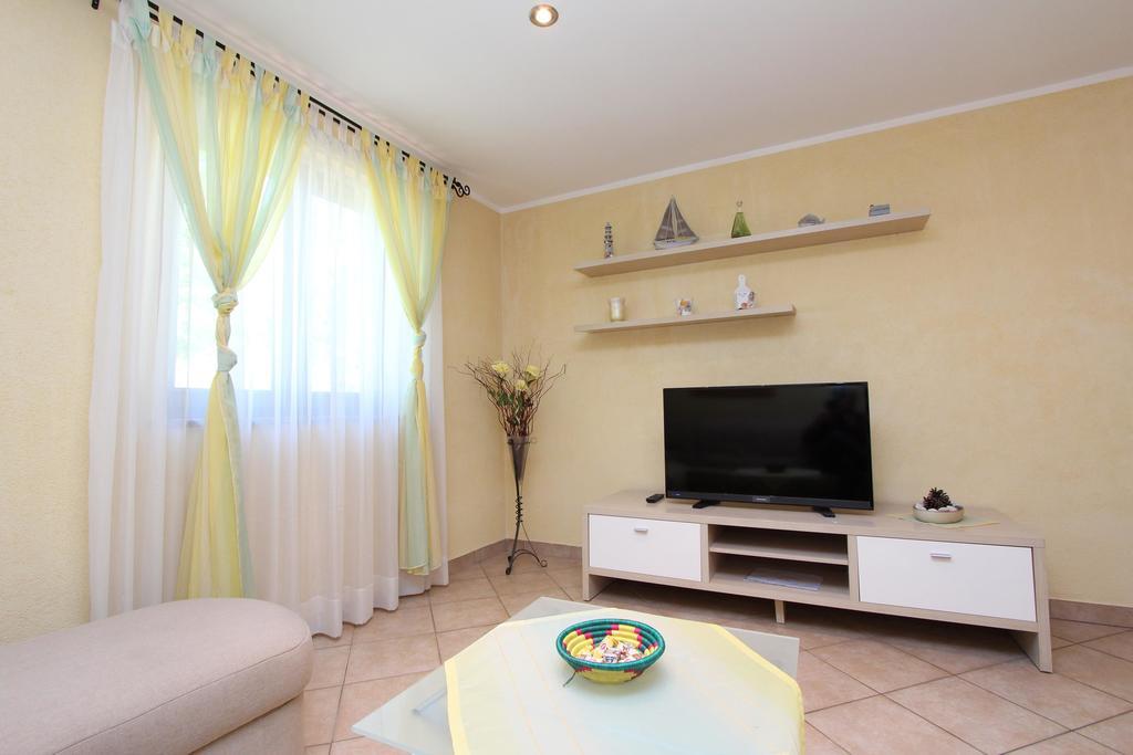 Apartments Pataj Ровин Екстериор снимка