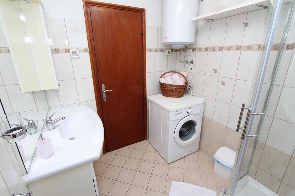 Apartments Pataj Ровин Екстериор снимка