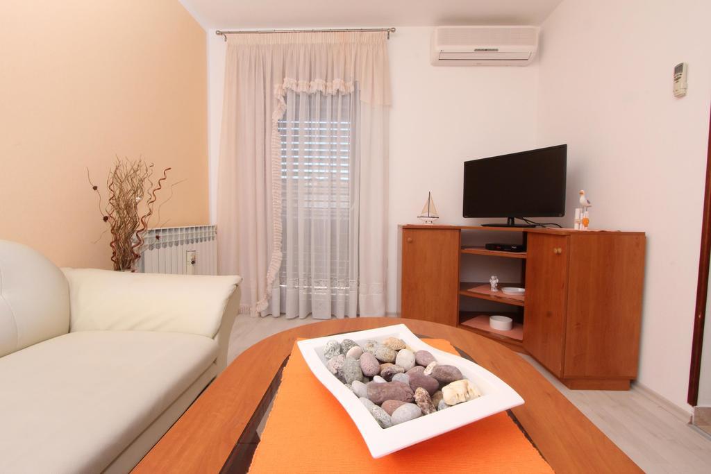 Apartments Pataj Ровин Екстериор снимка