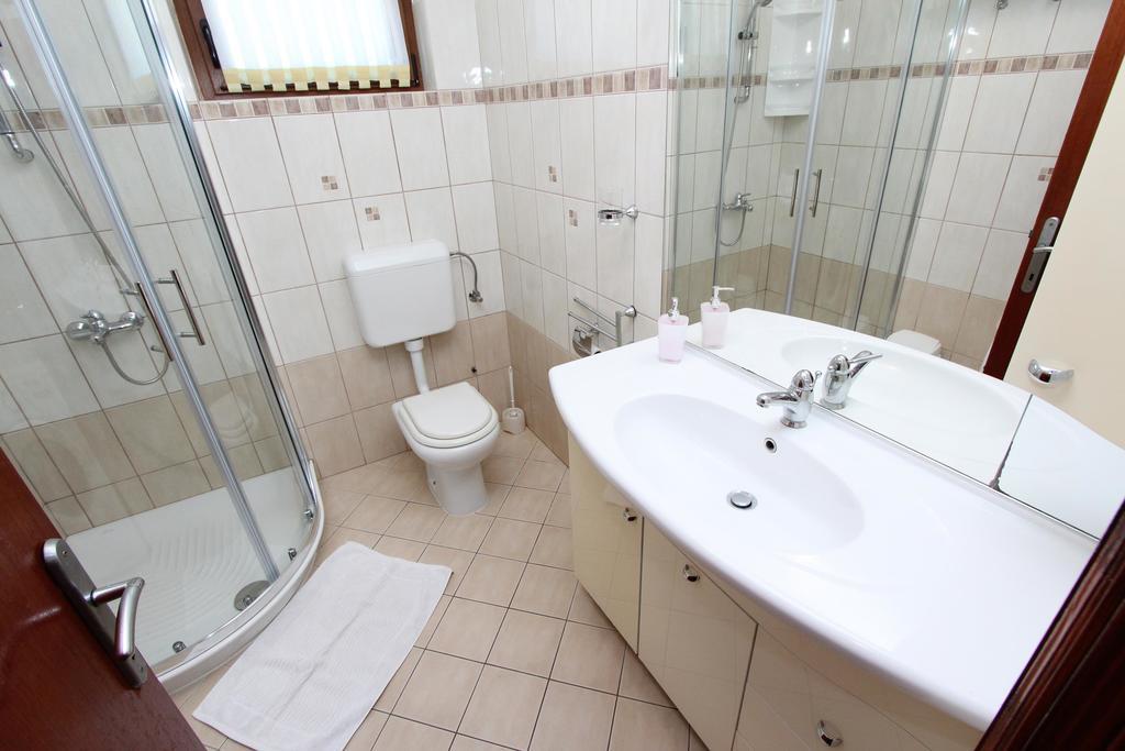 Apartments Pataj Ровин Екстериор снимка